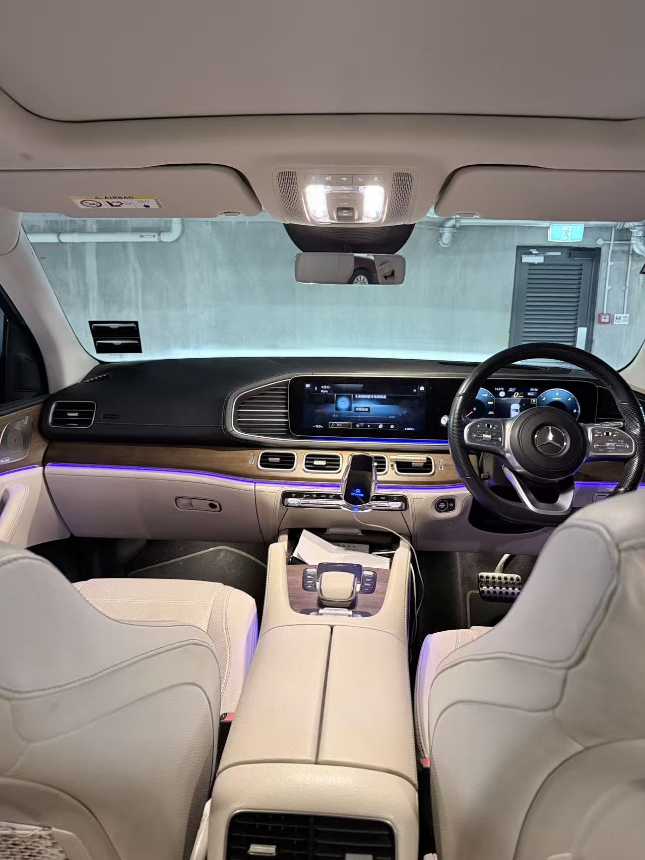 Mercedes GLS front cabin and dashboard